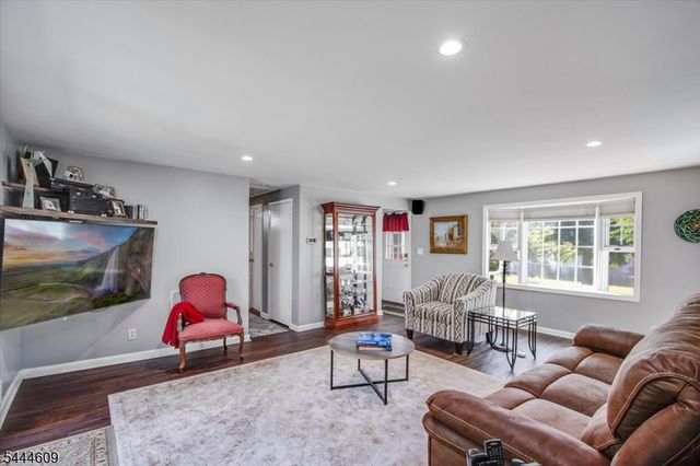 54 Oslo Dr, Rockaway Twp., NJ 07866