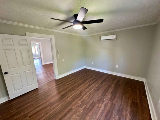 115 PHARR AVE, Selmer, TN 38375