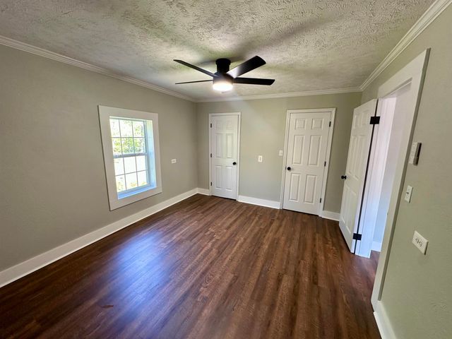 115 PHARR AVE, Selmer, TN 38375
