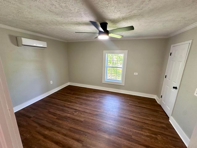 115 PHARR AVE, Selmer, TN 38375
