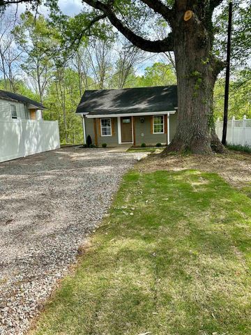 115 PHARR AVE, Selmer, TN 38375