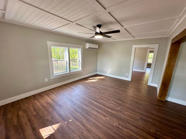 115 PHARR AVE, Selmer, TN 38375
