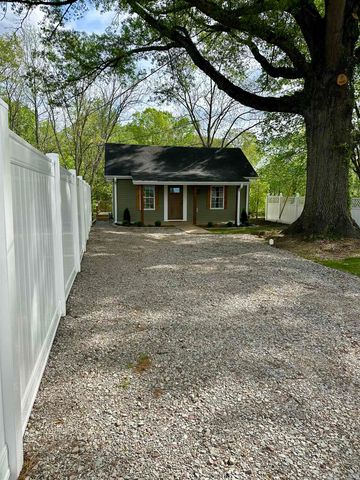 115 PHARR AVE, Selmer, TN 38375