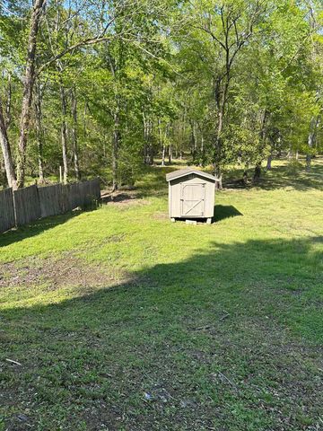 115 PHARR AVE, Selmer, TN 38375