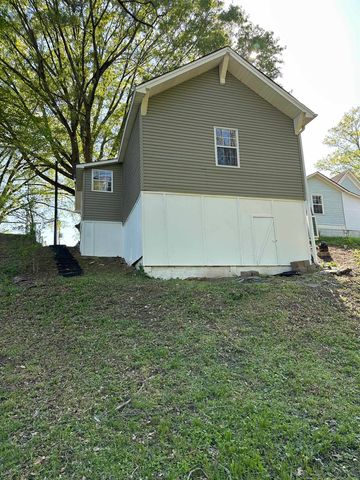 115 PHARR AVE, Selmer, TN 38375
