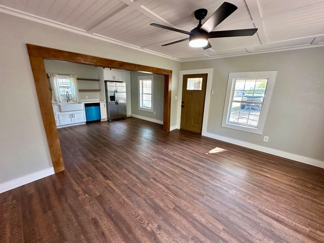 115 PHARR AVE, Selmer, TN 38375