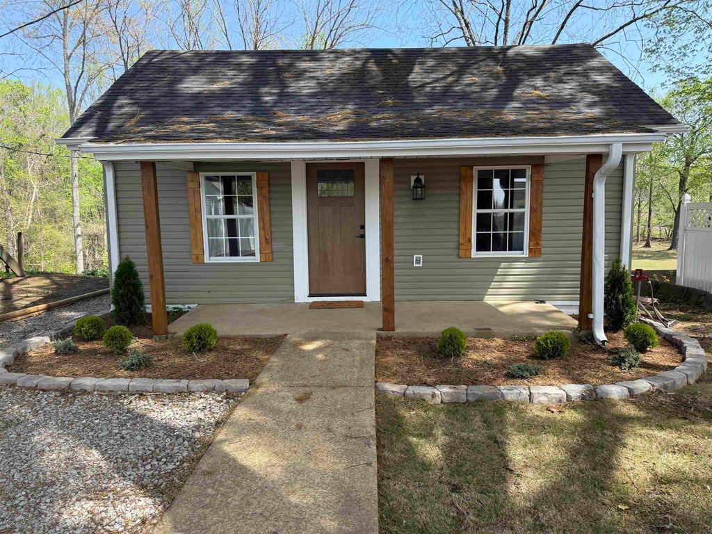 115 PHARR AVE, Selmer, TN 38375