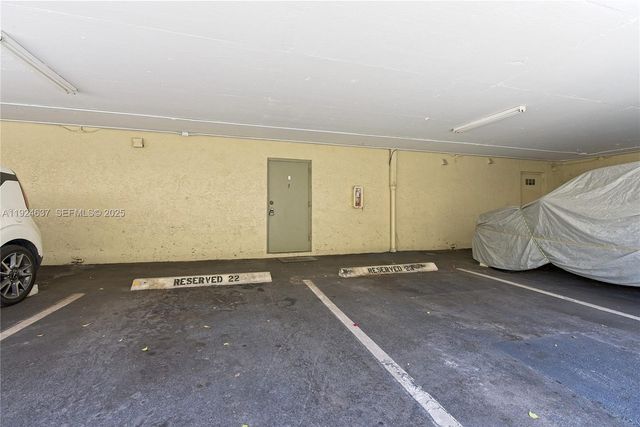 1655 NE 115th St 7B, Miami, FL 33181