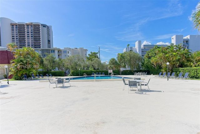 1655 NE 115th St 7B, Miami, FL 33181