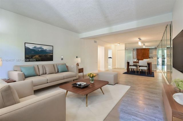 1655 NE 115th St 7B, Miami, FL 33181