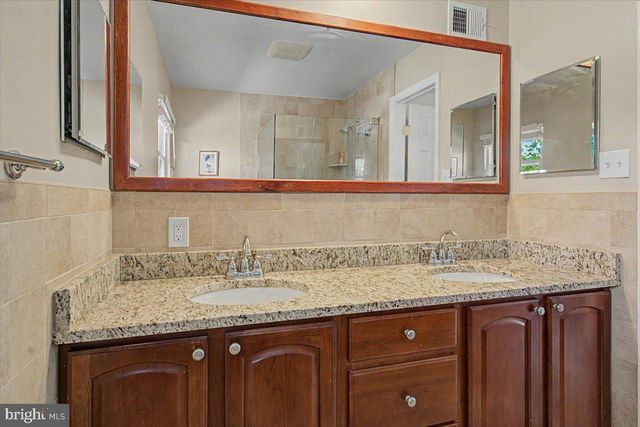 1 GRAYBRIDGE DR, Wilmington, DE 19810