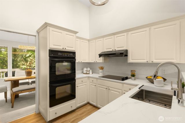 5221 Somerset Drive SE, Bellevue, WA 98006