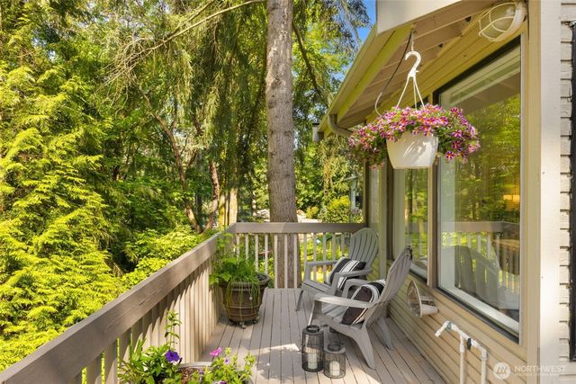 5221 Somerset Drive SE, Bellevue, WA 98006