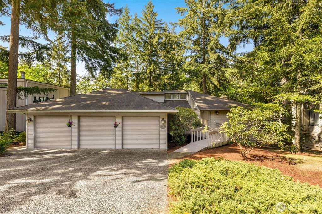 5221 Somerset Drive SE, Bellevue, WA 98006
