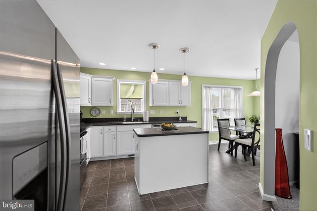411 HONEYSUCKLE LN, Blue Bell, PA 19422