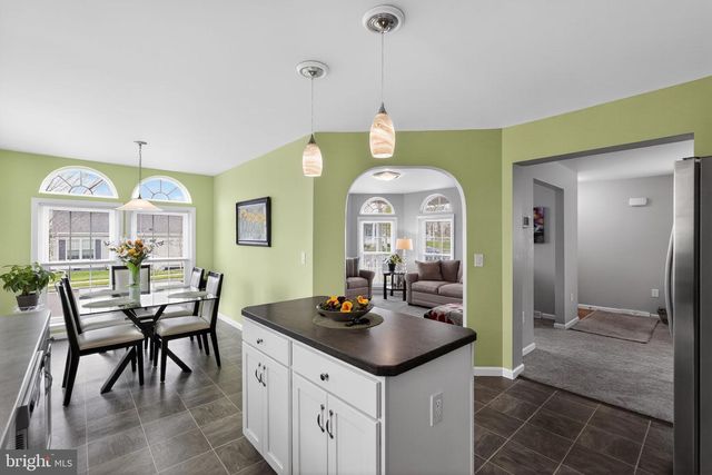 411 HONEYSUCKLE LN, Blue Bell, PA 19422