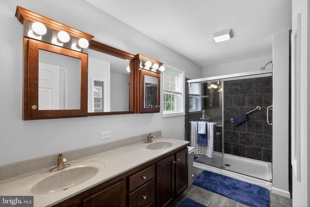 411 HONEYSUCKLE LN, Blue Bell, PA 19422