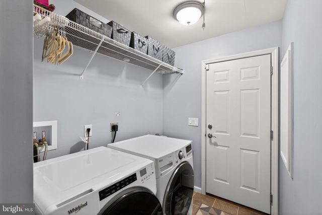 411 HONEYSUCKLE LN, Blue Bell, PA 19422