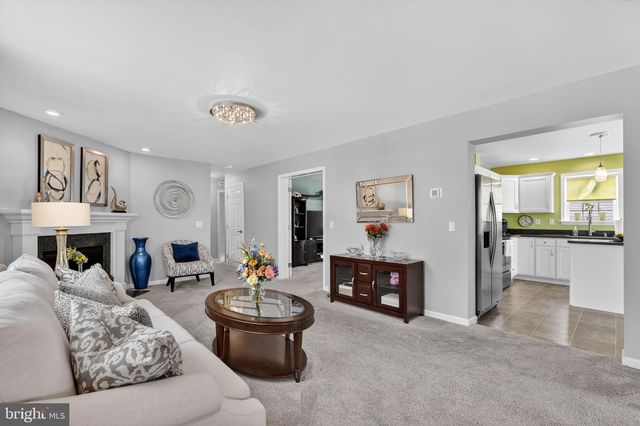 411 HONEYSUCKLE LN, Blue Bell, PA 19422