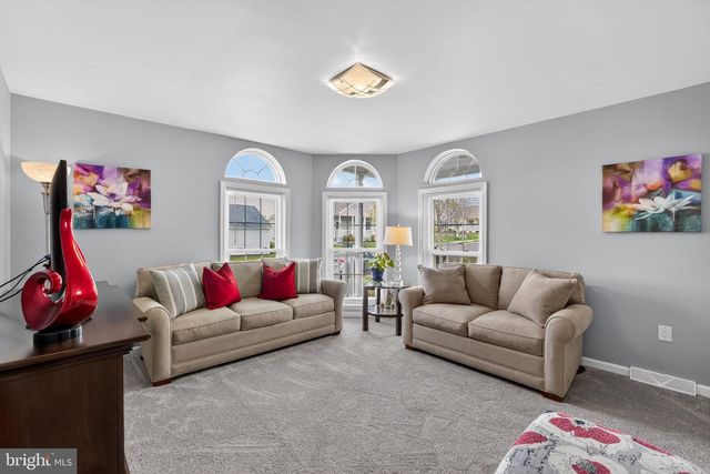 411 HONEYSUCKLE LN, Blue Bell, PA 19422