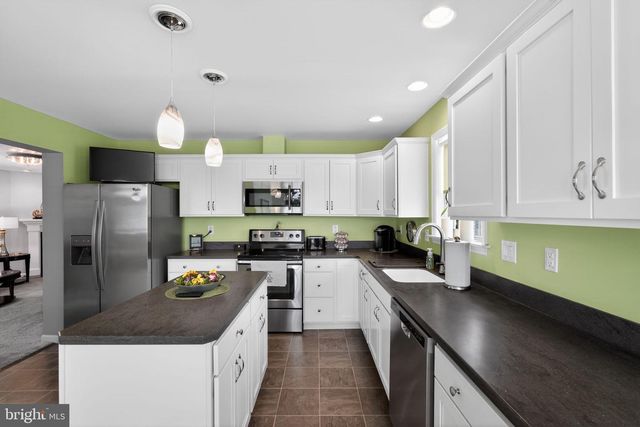 411 HONEYSUCKLE LN, Blue Bell, PA 19422