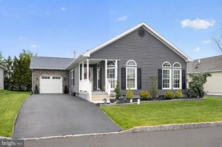 411 HONEYSUCKLE LN, Blue Bell, PA 19422