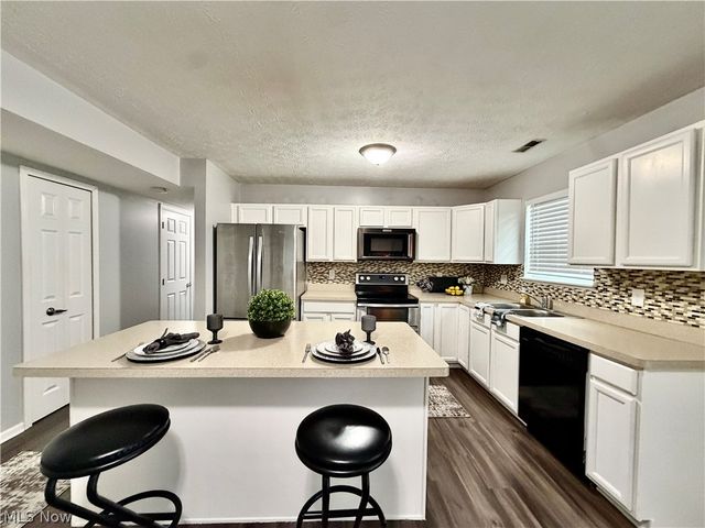 3558 E 71st Street, Cleveland, OH 44105