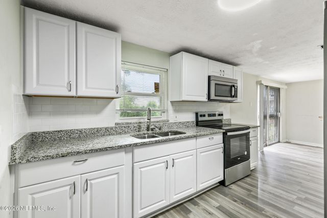 5246 DEVRON Drive, Jacksonville, FL 32209