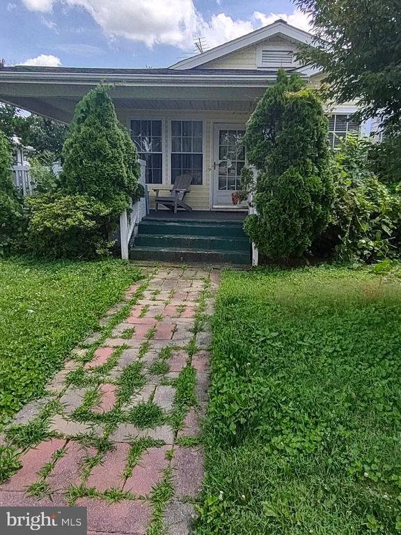 404 LIVINGSTONE ST, Colonial Beach, VA 22443