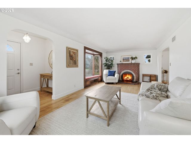 1314 DALTON Dr, Eugene, OR 97404