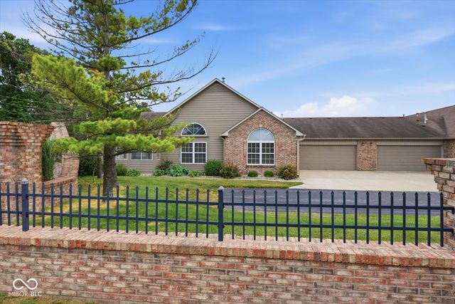 2392 Steeple Chase, Shelbyville, IN 46176