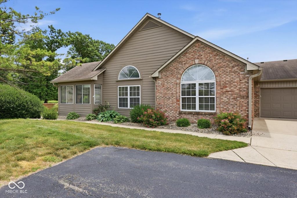 2392 Steeple Chase, Shelbyville, IN 46176