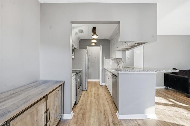 705 New River Ct Apt G, Chesapeake, VA 23320