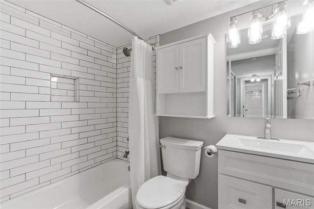 7600 Triwoods Drive E, Shrewsbury, MO 63119