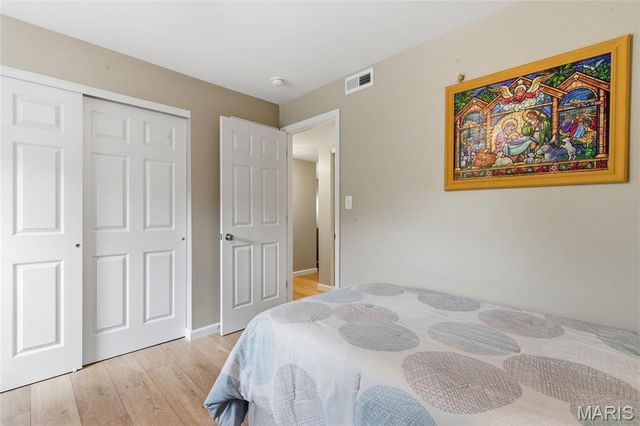 7600 Triwoods Drive E, Shrewsbury, MO 63119