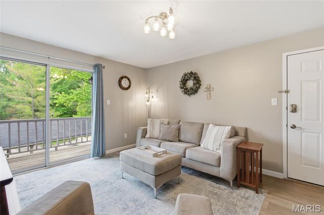 7600 Triwoods Drive E, Shrewsbury, MO 63119