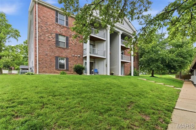 7600 Triwoods Drive E, Shrewsbury, MO 63119