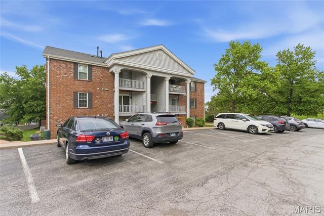 7600 Triwoods Drive E, Shrewsbury, MO 63119