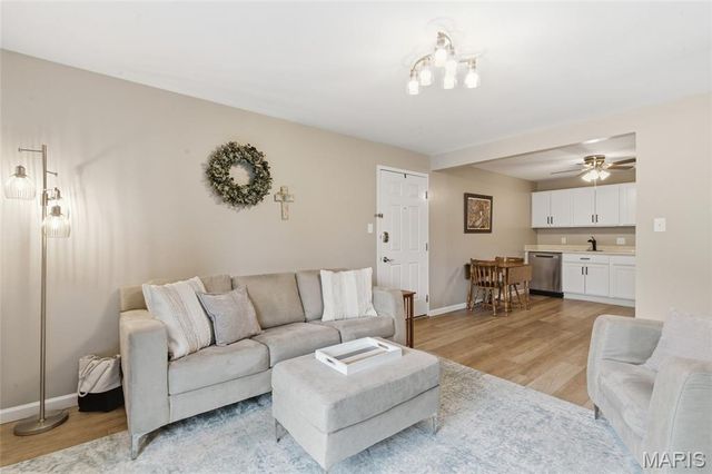 7600 Triwoods Drive E, Shrewsbury, MO 63119