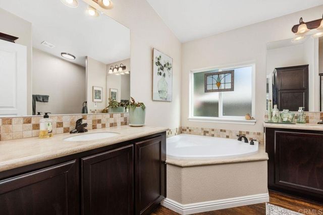 8975 Lawrence Welk Drive 112, Escondido, CA 92026