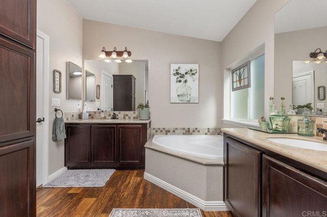 8975 Lawrence Welk Drive 112, Escondido, CA 92026