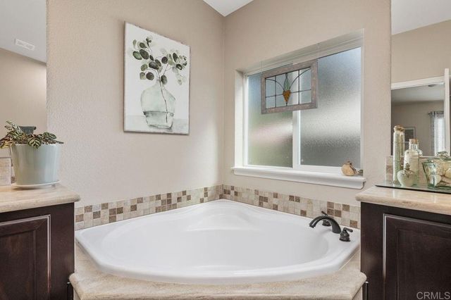 8975 Lawrence Welk Drive 112, Escondido, CA 92026