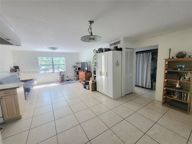 1230 NE 139th St 304, North Miami, FL 33161