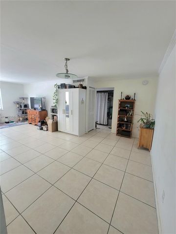 1230 NE 139th St 304, North Miami, FL 33161