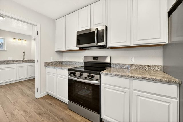 24 Dewey Street, Ashland, OR 97520