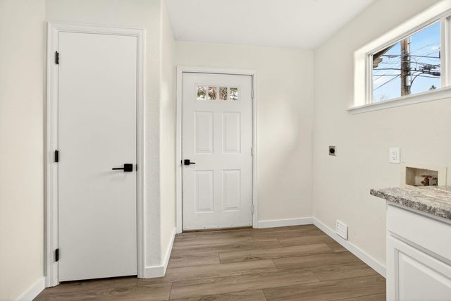 24 Dewey Street, Ashland, OR 97520