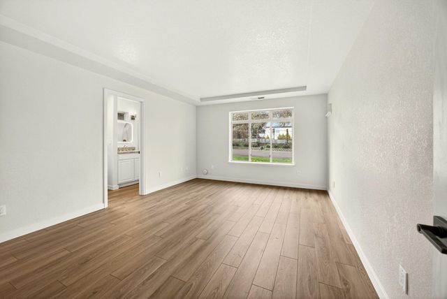 24 Dewey Street, Ashland, OR 97520