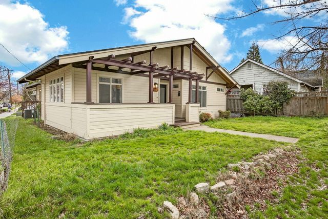 24 Dewey Street, Ashland, OR 97520
