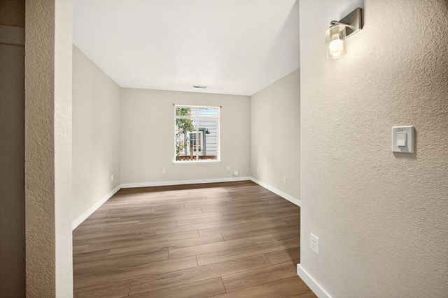 24 Dewey Street, Ashland, OR 97520