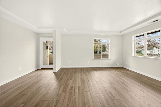 24 Dewey Street, Ashland, OR 97520